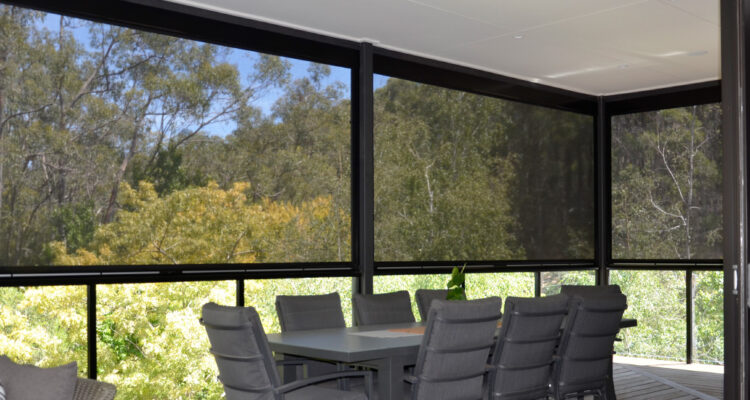 4 Outdoor Blinds Designs to Pick From When Upgrading Your Bistro