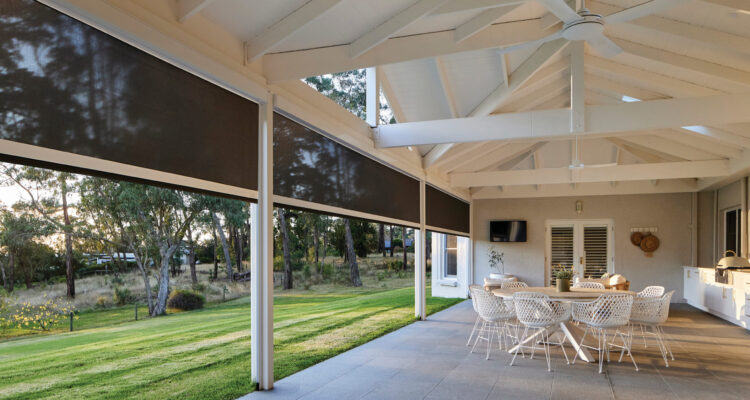 7 Benefits of Partnering with Experts When Picking Outdoor Blinds for Your Home or Business
